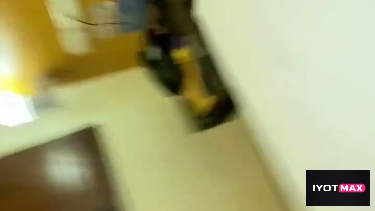 Sinubo ang malakihang dildo