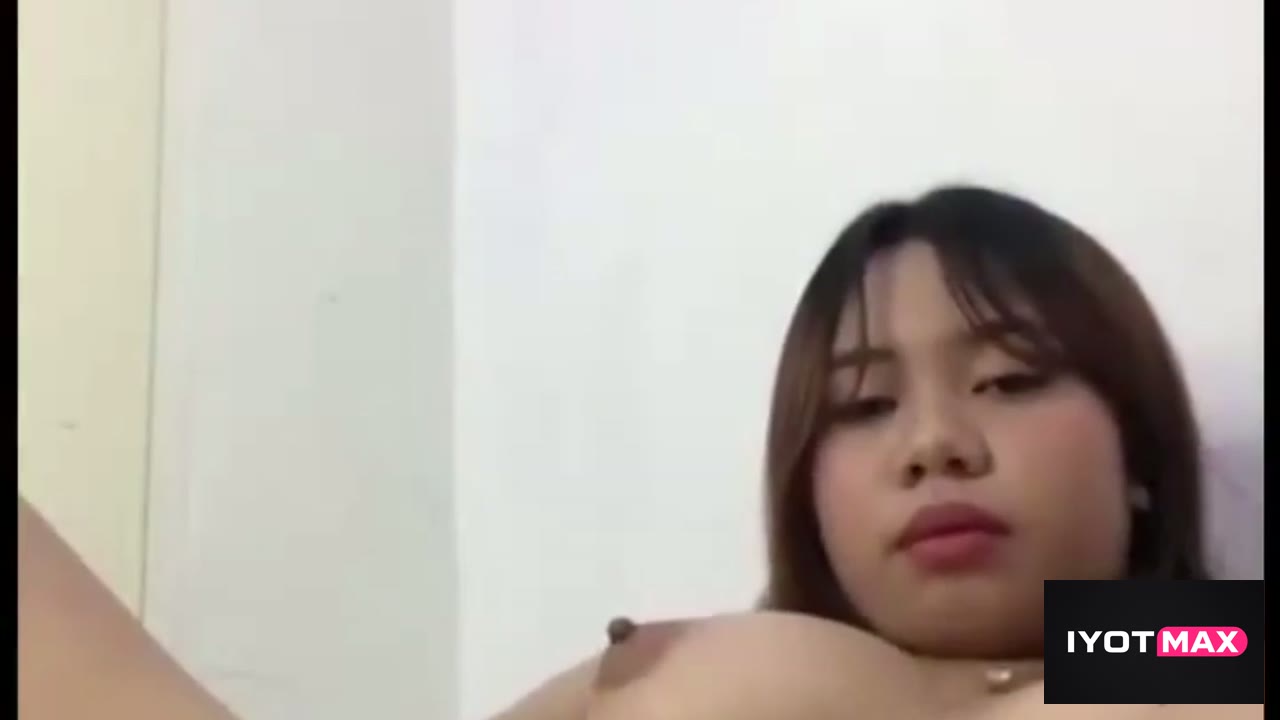 Paldong paldo si barbie sa pagsalat sa harap ni pare